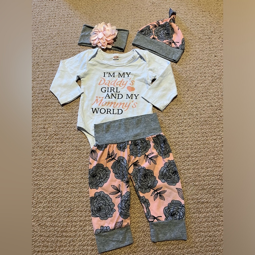 Daddy’s girl & Mommy’s world outfit size 80
